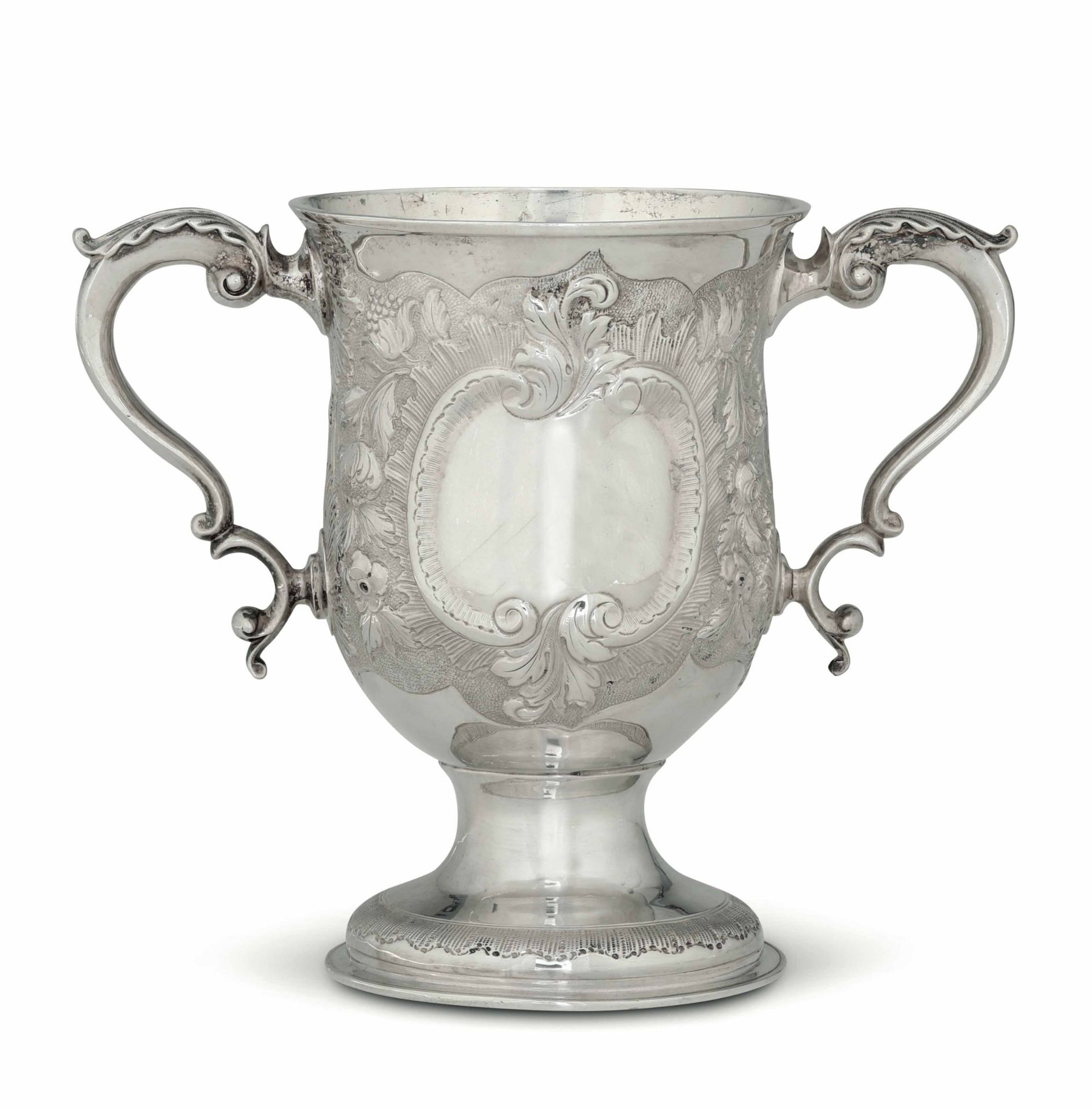 A silver goblet, T. Wallis, London 1776 - Molten, embossed and chiselled silver. [...]