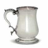 A silver tankard, London 1769 - Molten, embossed and chiselled silver. Unidentified [...]