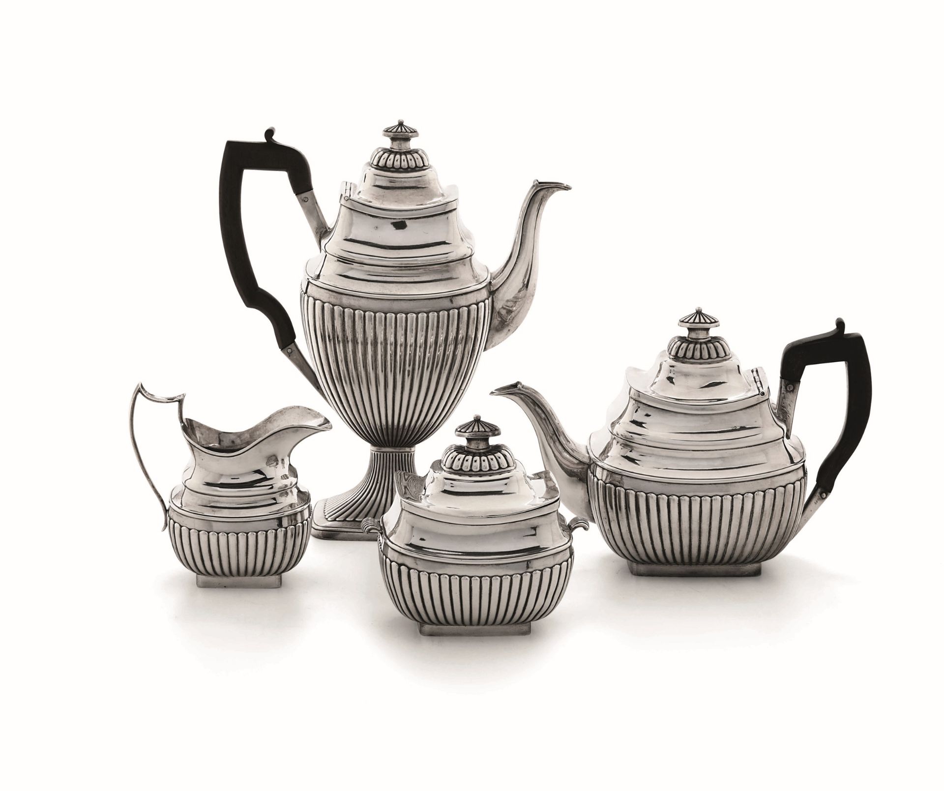 A silver tea set, Portugal 1800s - Molten, embossed and chiselled silver with [...]