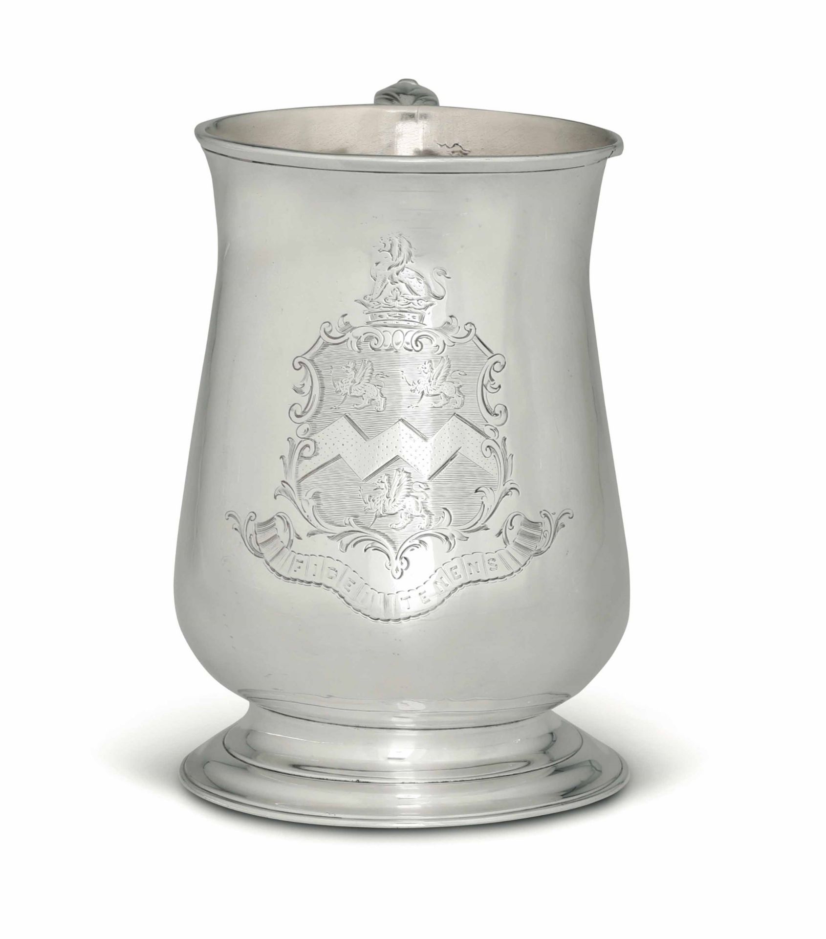 A silver tankard, J. Kink, London 1773 - Molten, embossed and chiselled silver. [...]