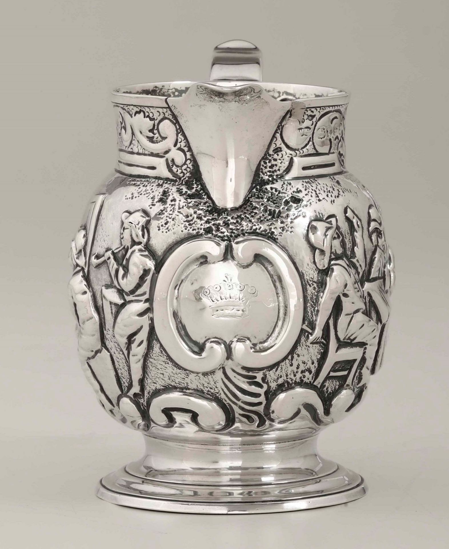 A silver pitcher, W. Brown, London 1821 - Embossed and chiselled silver. 325gr, H 14cm - - Bild 3 aus 5