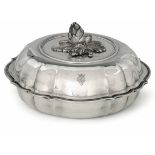 A silver dish, Milan, 1935 ca, H. Miracoli - A round silver legume dish. 1300gr, [...]