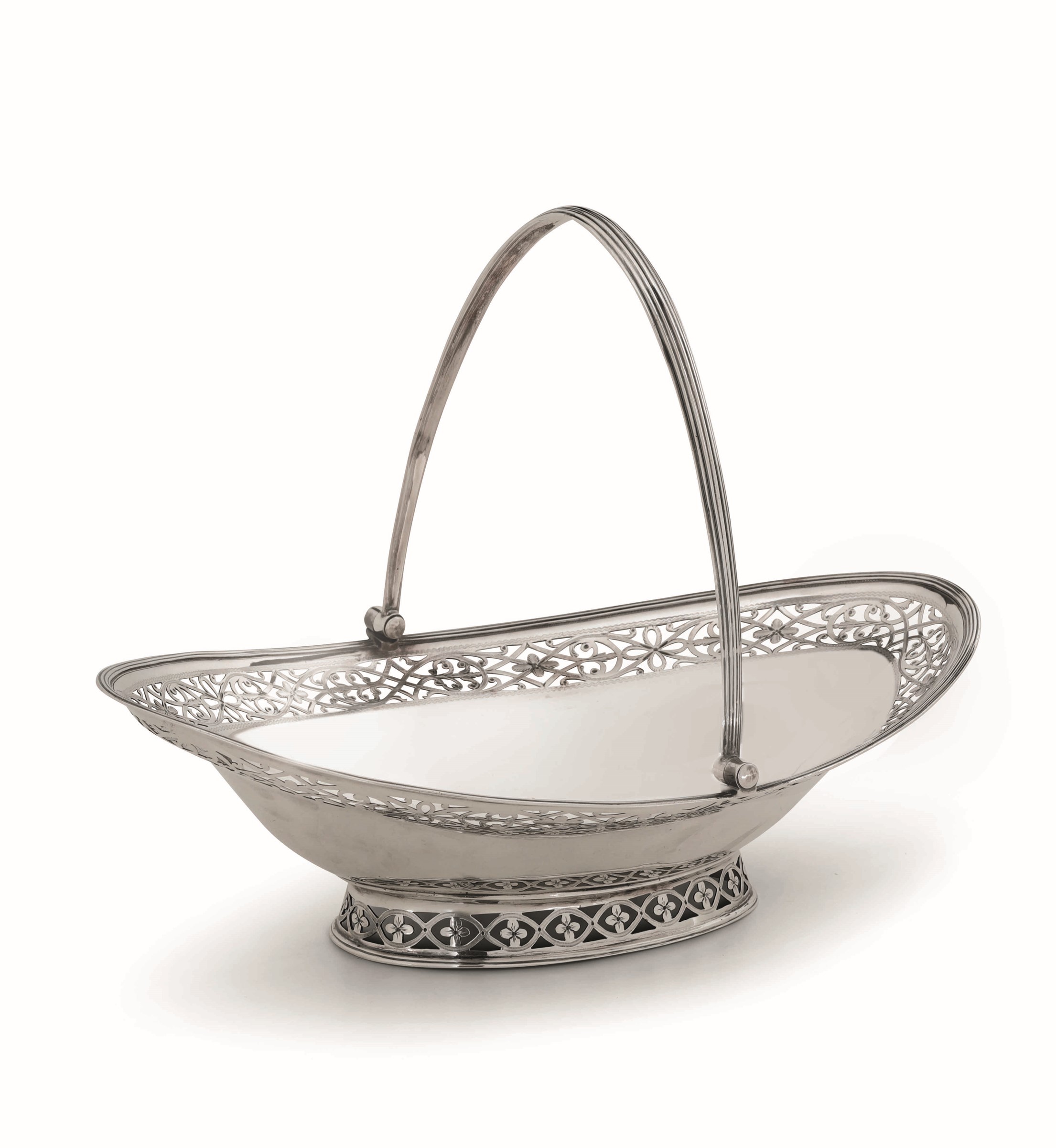 A silver basket, London 1828 - Silversmith I.D. (unidentified). Molten, embossed, [...]
