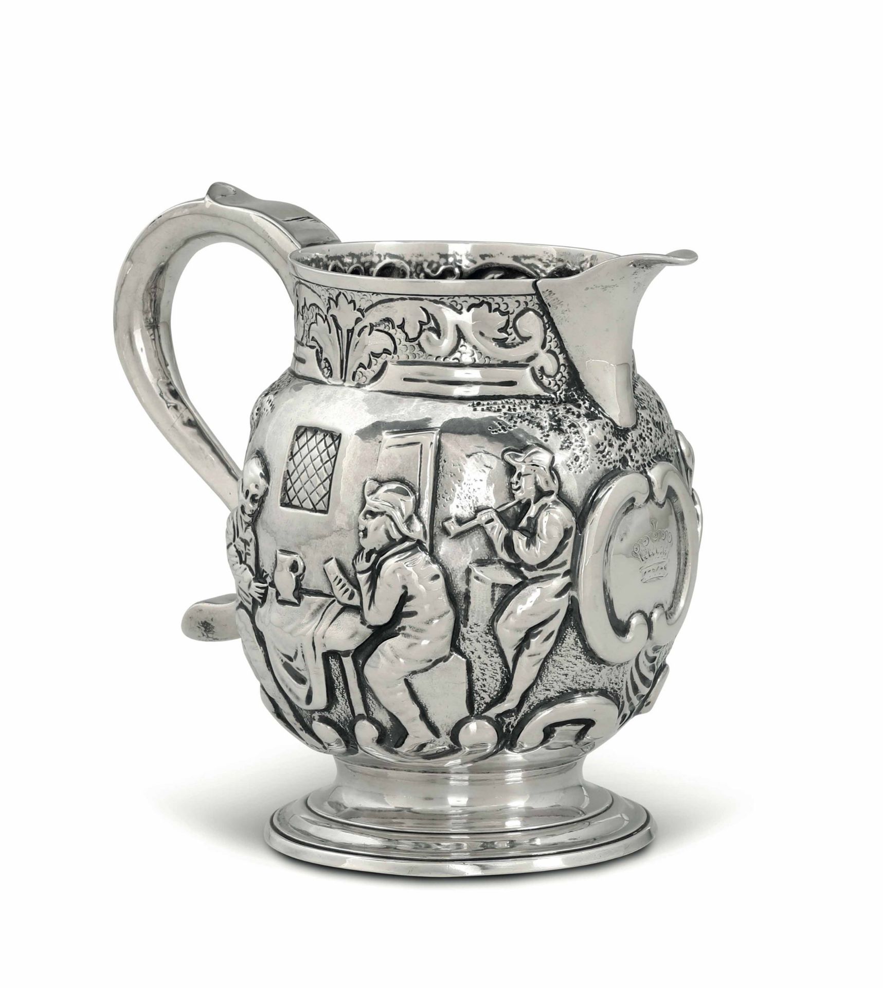 A silver pitcher, W. Brown, London 1821 - Embossed and chiselled silver. 325gr, H 14cm -
