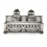 A silver inkwell, South America late 1800s - Molten, embossed and chiselled silver. [...]