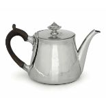 A silver teapot, R. Garrard, London 1841 - Molten, embossed and chiselled silver. [...]