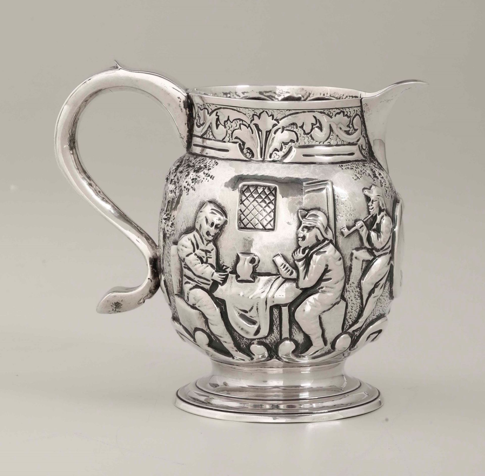 A silver pitcher, W. Brown, London 1821 - Embossed and chiselled silver. 325gr, H 14cm - - Bild 2 aus 5