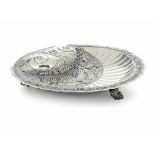 A large silver tray, Peru, 1900s - A large centrepiece in silver. 1600gr, diam. 41.5cm -