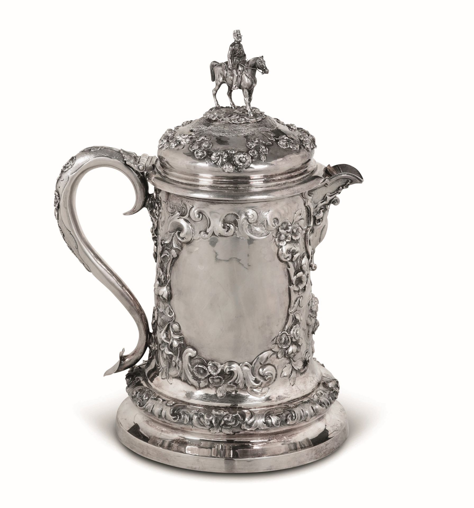 A silver tankard, R. Hennel, London 1859 - Molten, embossed and chiselled silver. [...]