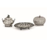 2 sugar bowls, a tray - Three objects in silver. [...]