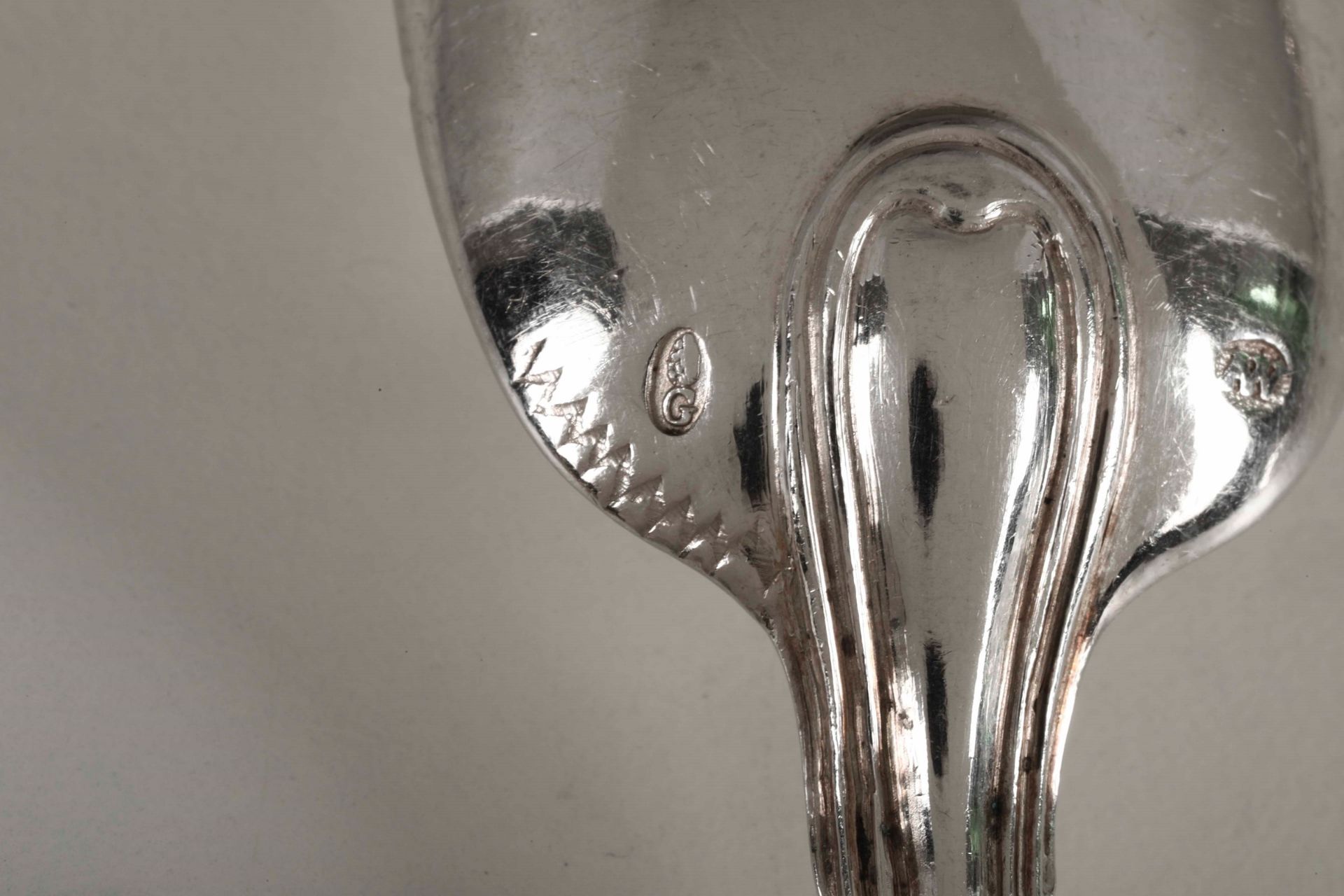 A silver cutlery set, Augsburg, mid 1700s - 12 pieces. Johann Abraham Winkler [...] - Bild 3 aus 6