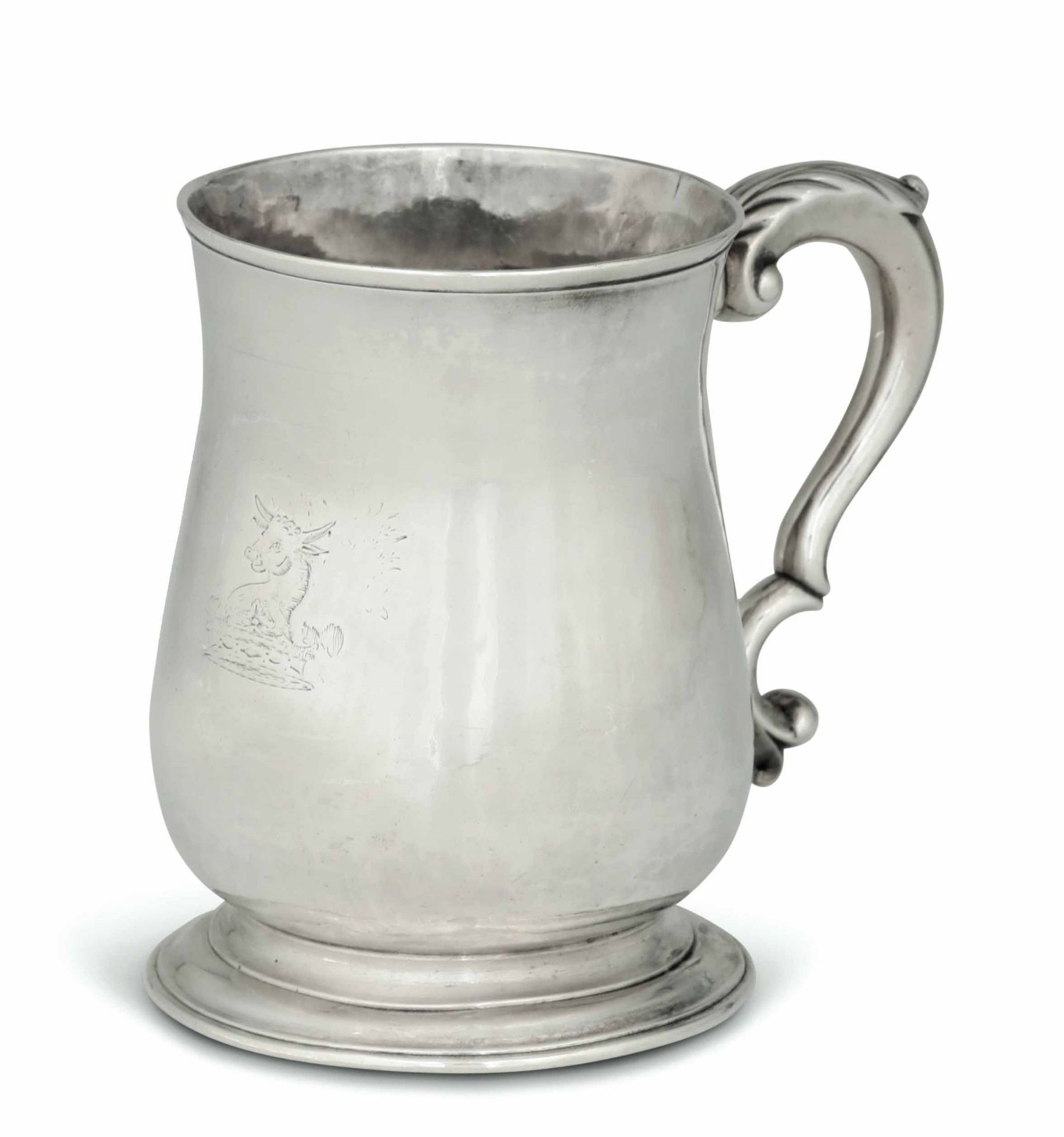 A silver tankard, F. White, London 1751 - Molten, embossed and chiselled silver. [...]