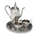 A silver coffee set, New York, 1900s, Gorham - Molten and chiselled silver. 950gr. -