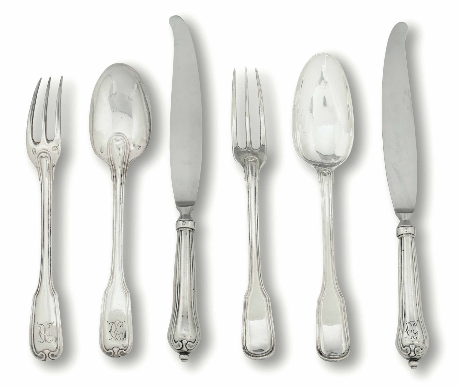 A silver cutlery set, Augsburg, mid 1700s - 12 pieces. Johann Abraham Winkler [...]