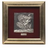 A silver plate portraying odalisques - Embossed silver, by Salvatore Fiume. 20x19.5cm [...]