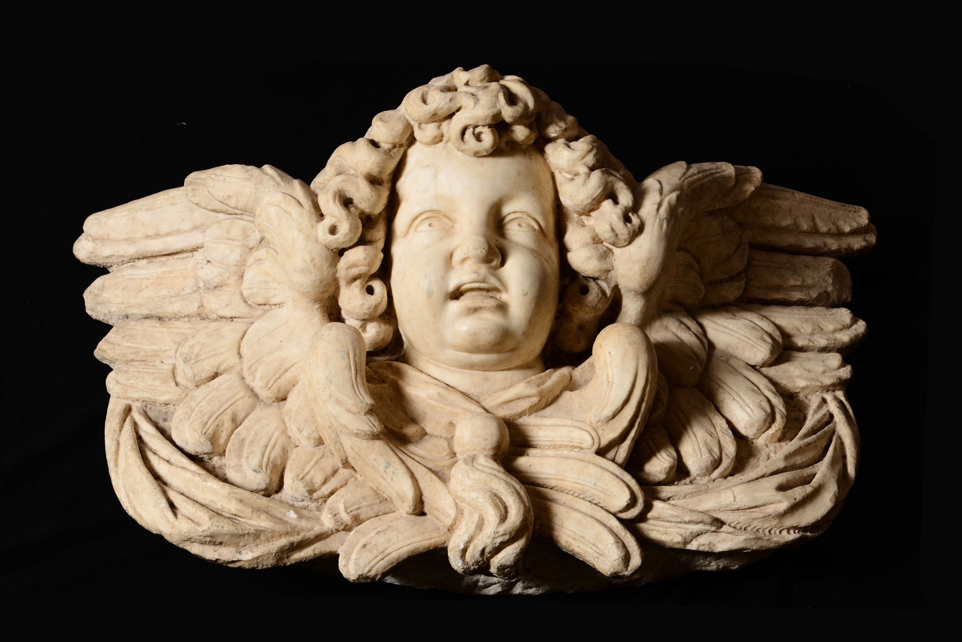 A marble cherub head, Genoa, 1600s - 93x35x60cm - - Bild 4 aus 5