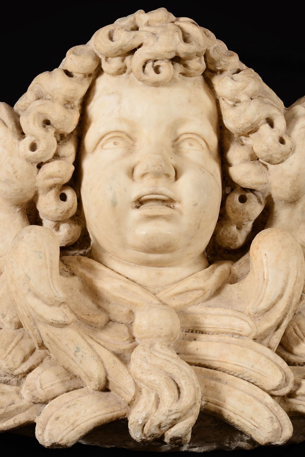 A marble cherub head, Genoa, 1600s - 93x35x60cm - - Bild 5 aus 5