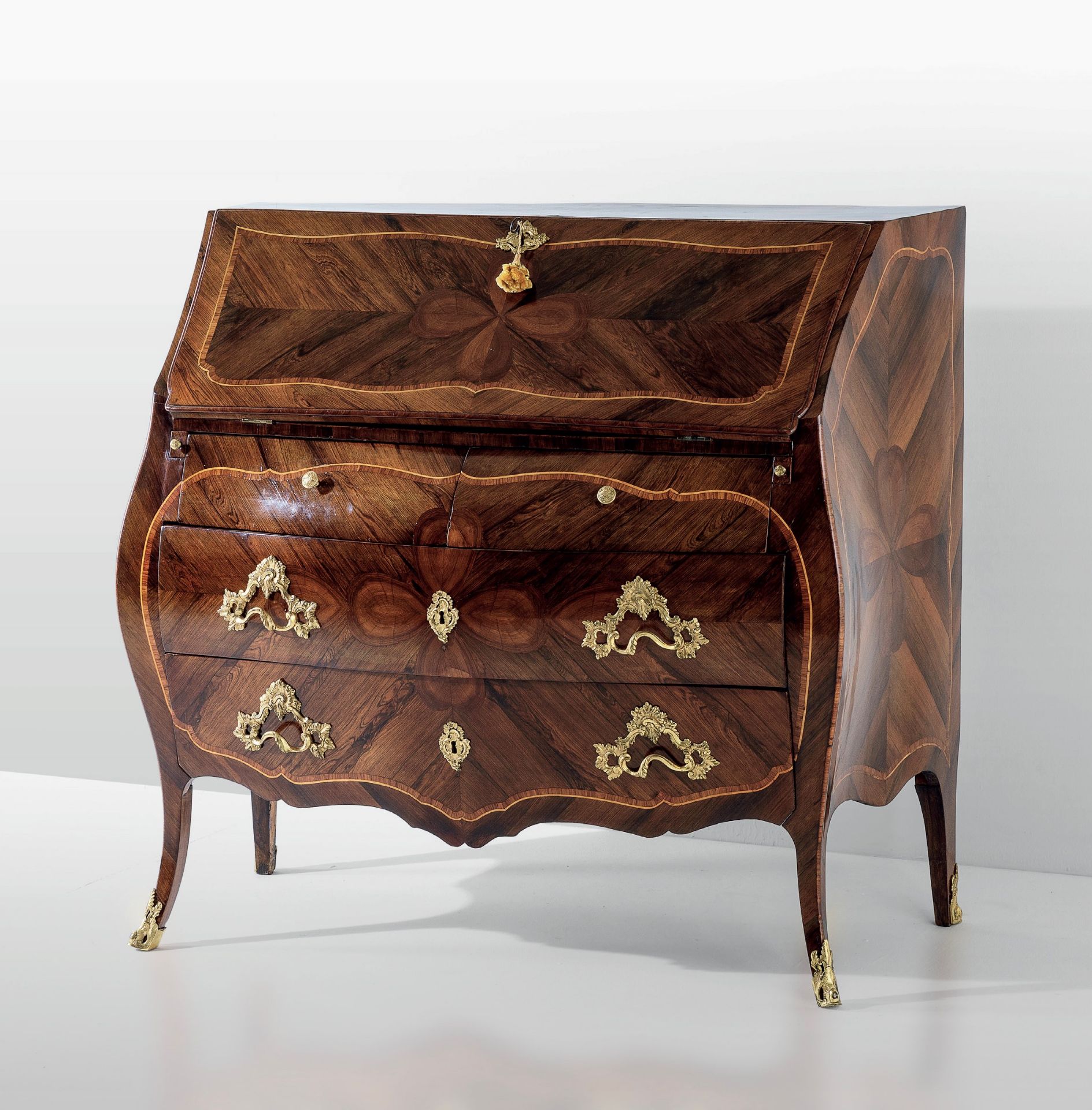 Bureau Luigi XV, Genova, 1760-70 circa, - mosso sul fronte e sui fianchi, a due [...]