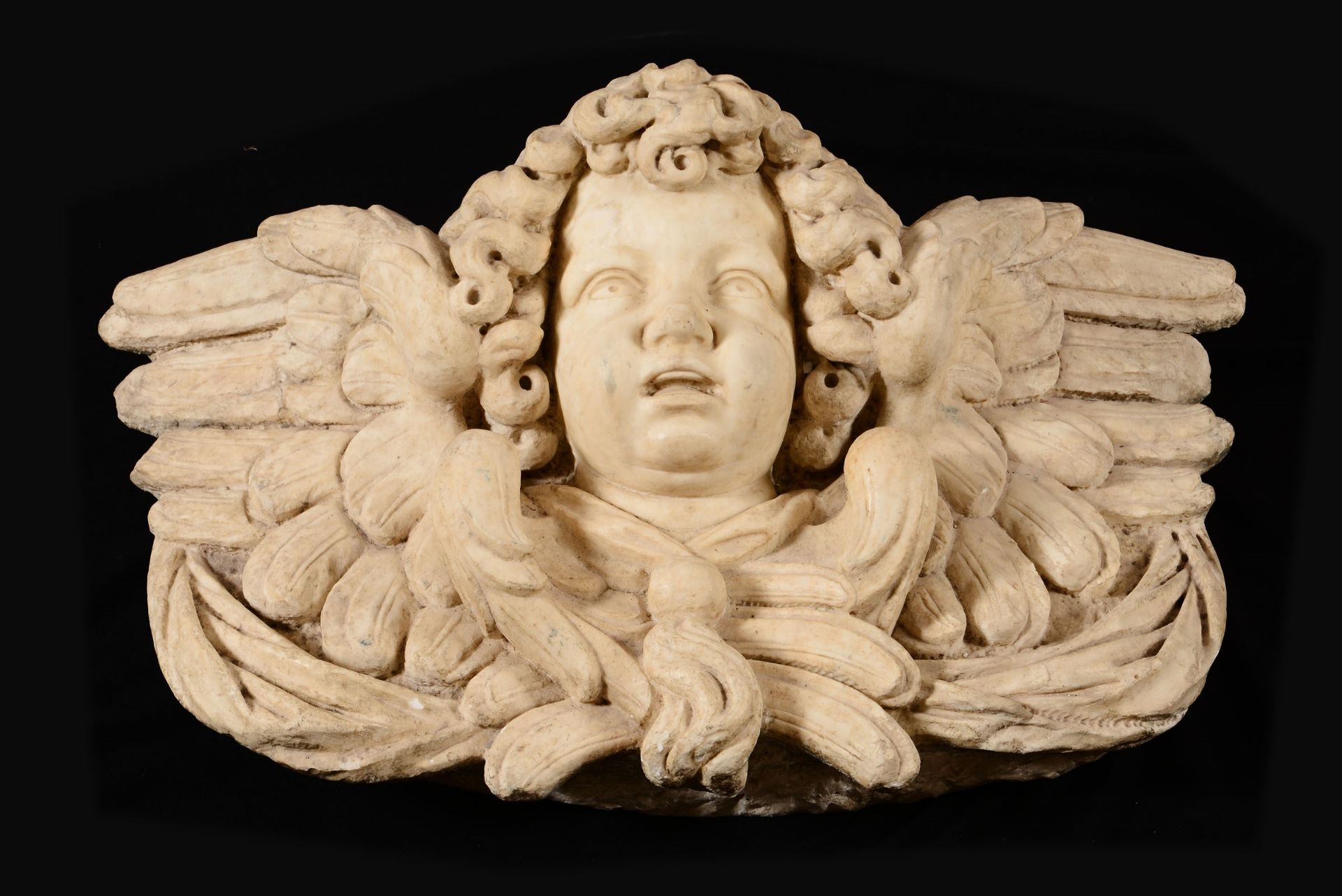 A marble cherub head, Genoa, 1600s - 93x35x60cm - - Bild 3 aus 5