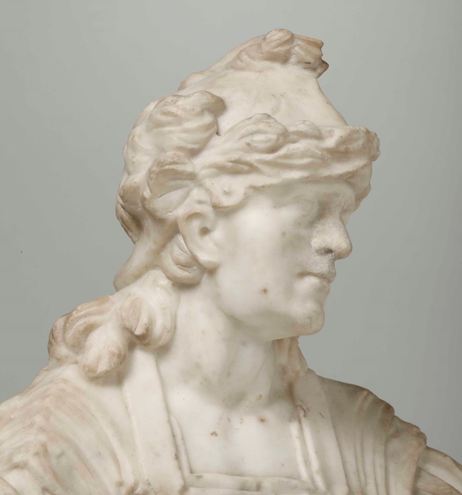 Busto virile loricato (Alessandro Magno?). Marmo bianco dei Pirenei. Arte barocca, [...] - Bild 7 aus 7