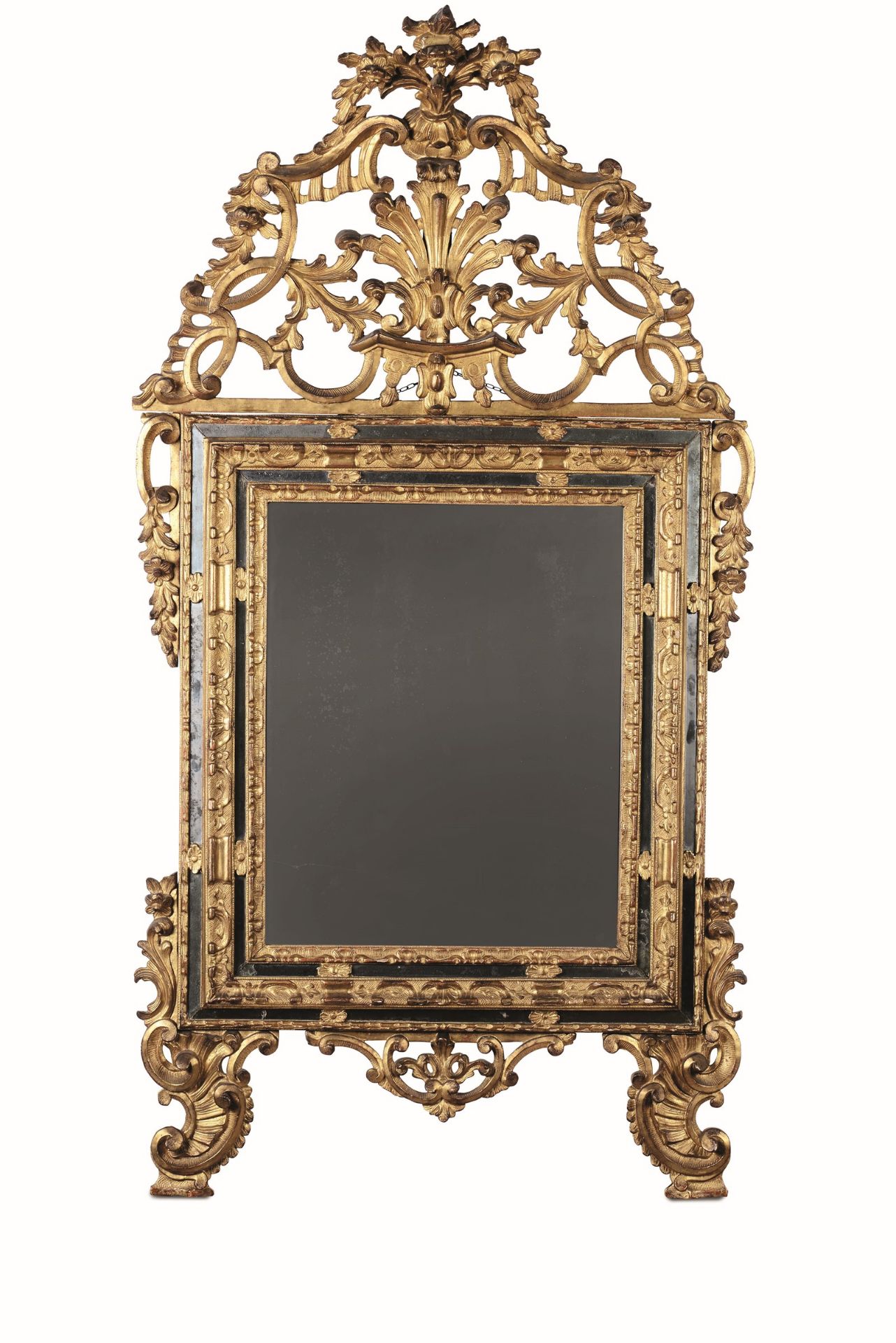 Specchiera Luigi XV intagliata e dorata, Piemonte XVIII secolo, - ricca cimasa [...]