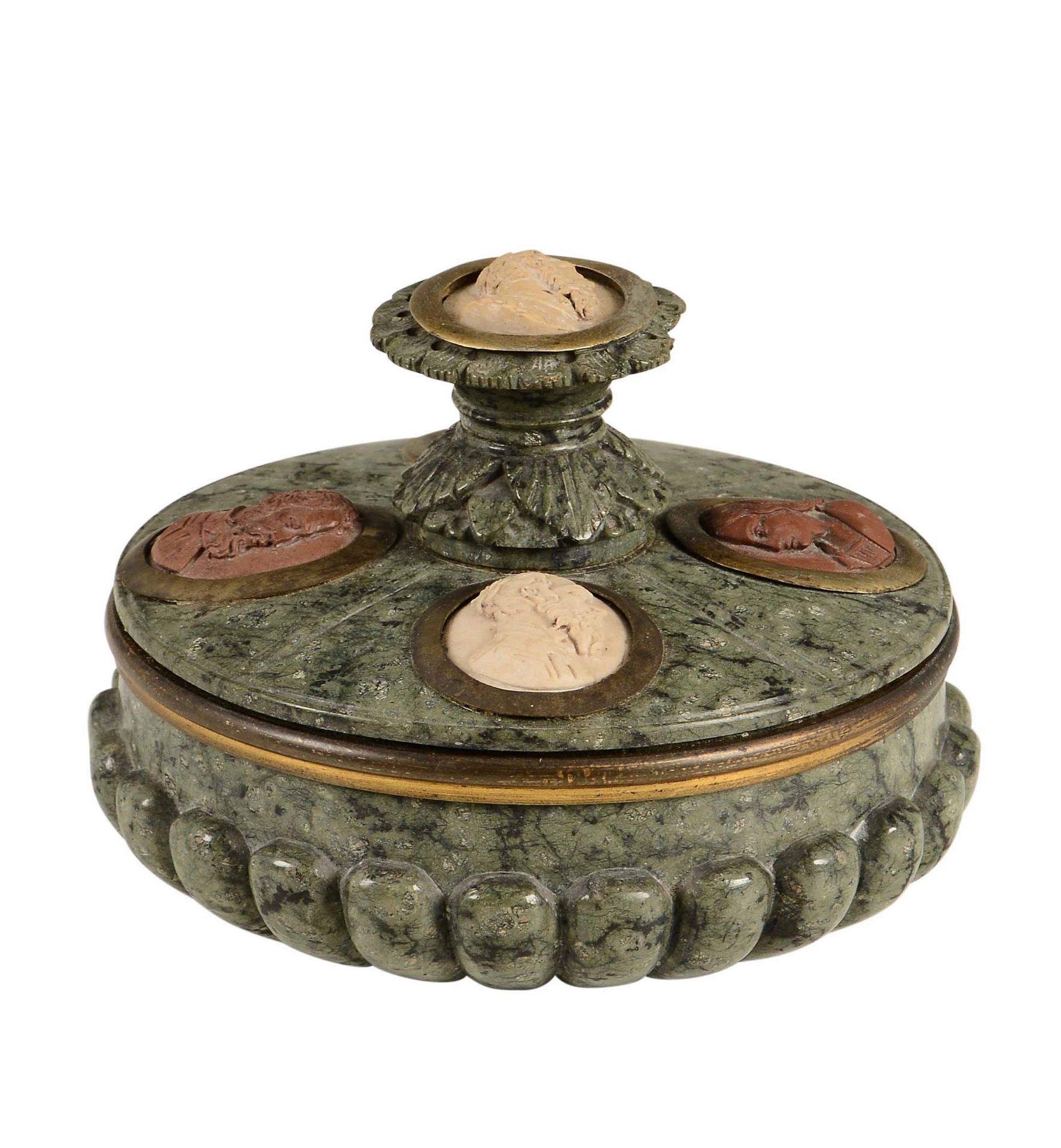 Calamaio. Marmo scolpito, pietra incisa e bronzo. Napoli XIX secolo, - diametro cm [...]