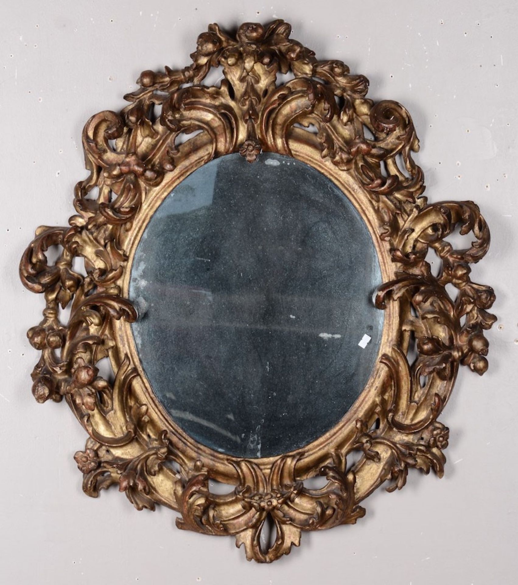 Specchiera in legno intagliato, traforato e dorato, XVIII secolo, - ricchi decori [...]