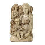 Madonna con Bambino e Angeli. Avorio scolpito. Probabile arte coloniale [...]