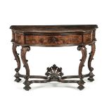 A Louis XV console, Veneto, 1700s - Veneered walnut wood. 115x55x78cm -