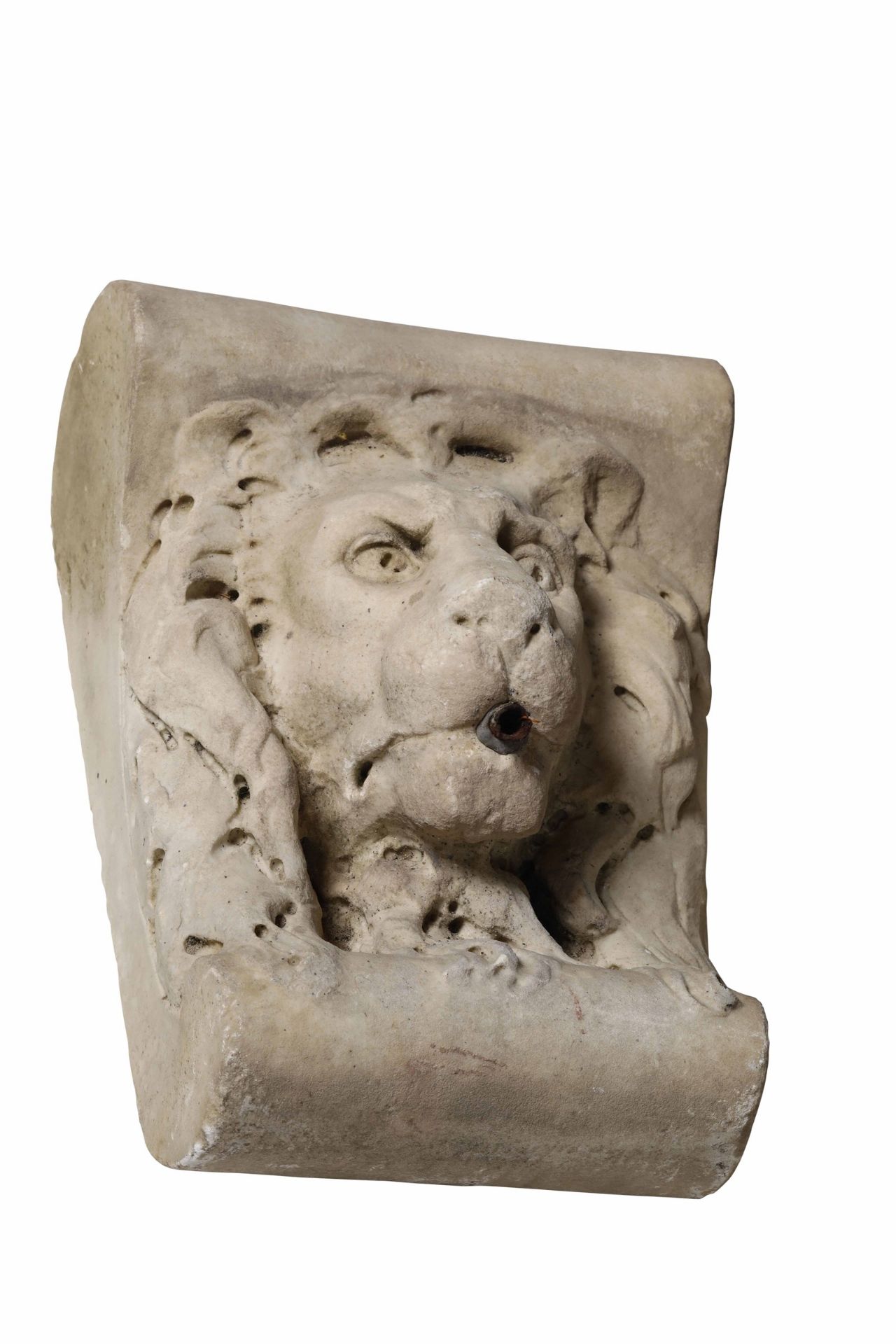 Coppia di mascheroni raffiguranti teste leonine. Marmo bianco. Scultore barocco [...]