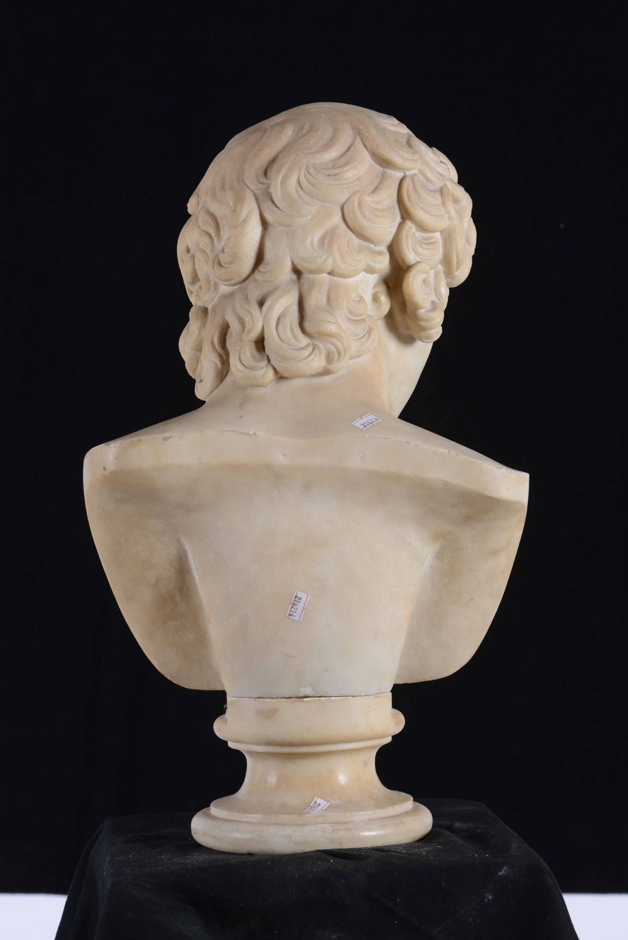 Antinoo. Busto in marmo bianco. - Scultore neoclassico del XIX secolo, - altezza cm [...] - Bild 5 aus 5