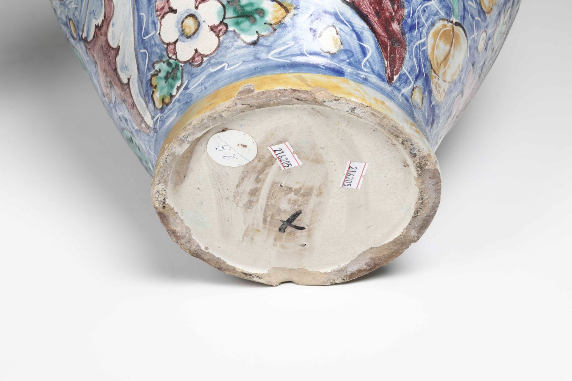Coppia di vasi a boccia Probabilmente Sicilia, XX secolo, - Maiolica. Altezza cm 40 [...] - Bild 2 aus 2