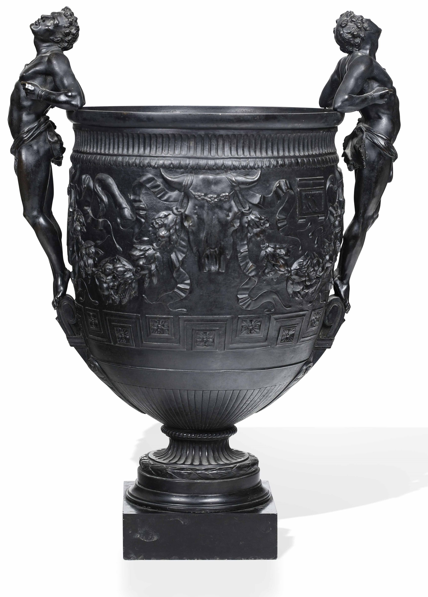 Vaso in bronzo con decori in stile neoclassico. Probabilmente Francia XIX-XX secolo, [...]