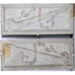 Coppia di bassorilievi allegorici raffiguranti torce capovolte. Marmo bianco. Arte [...]