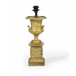 Vaso Medici in bronzo dorato e cesellato, XIX secolo, - altezza cm 42 - 1500 -