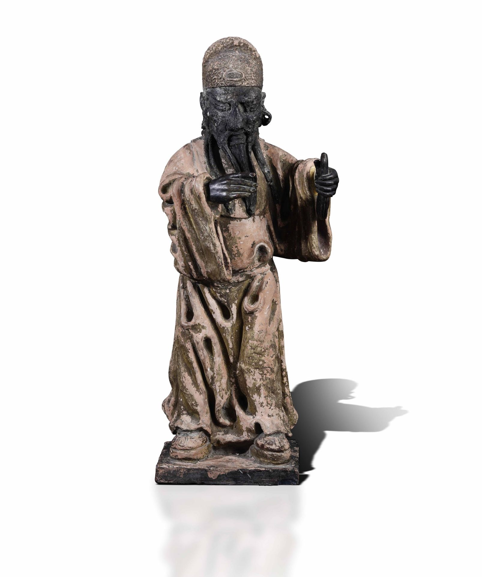 Figura di dignitario in grès invetriato, Cina, Dinastia Qing, XIX secolo, - h cm 76 [...]