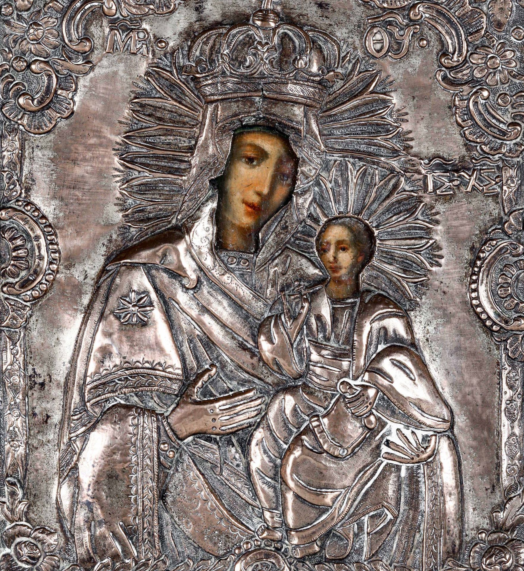 Icona con riza in metallo sbalzato raffigurante la Deipara con Cristo, XIX secolo, - [...]