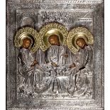 Icona con riza in argento sbalzato e cesellato raffigurante la Trinità nell’Antico [...]