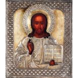 Icona con riza in argento sbalzato, cesellato e dorato raffigurante Cristo [...]