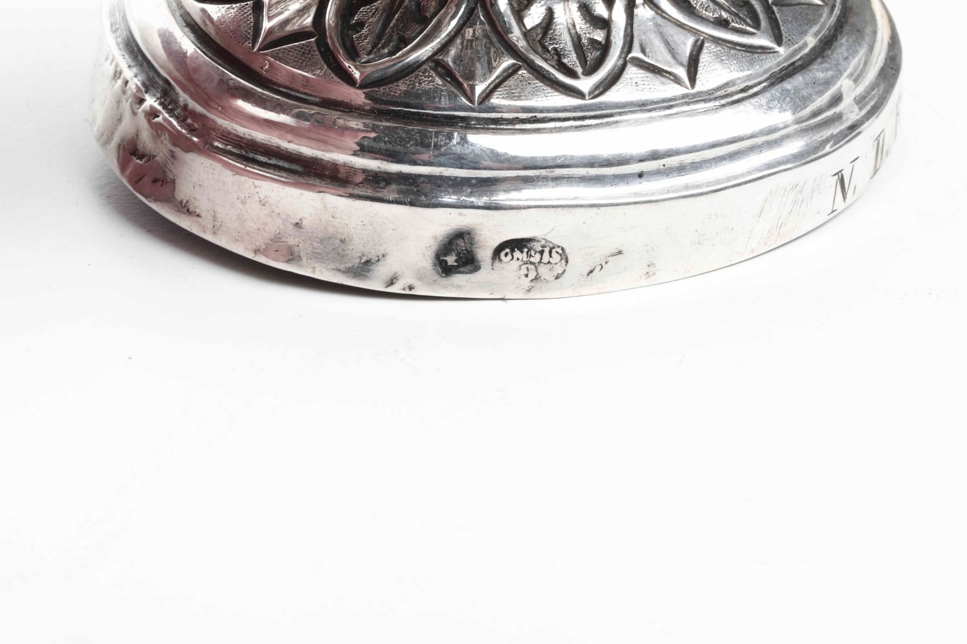 Navetta porta incenso "a galeone" in argento cesellato, ornata a poppa da un [...] - Bild 4 aus 4