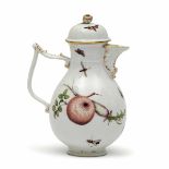 Una caffettiera e un coperchio Meissen, 1745 circa, - Porcellana. Marca: spade in [...]