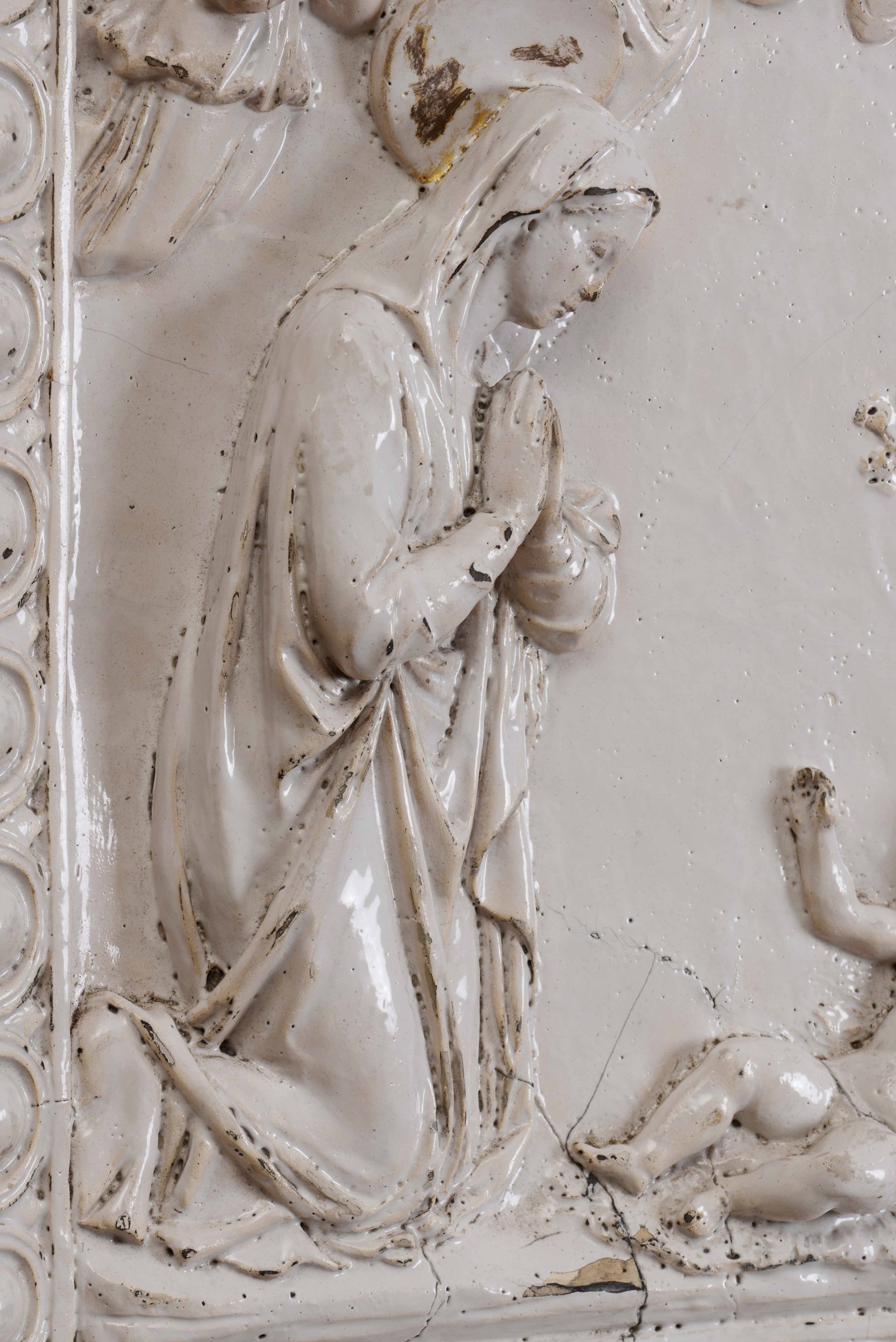 Targa a rilievo Manifattura di ambito robbiano, 1550-1600 circa, - Terracotta [...] - Image 3 of 6