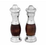 Macina sale e macina pepe in argento 925 e legno tornito. Argenteria milanese del XX [...]