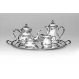 Servizio da tè in argento composto da vassoio, teiera, caffettiera, lattiera e [...]