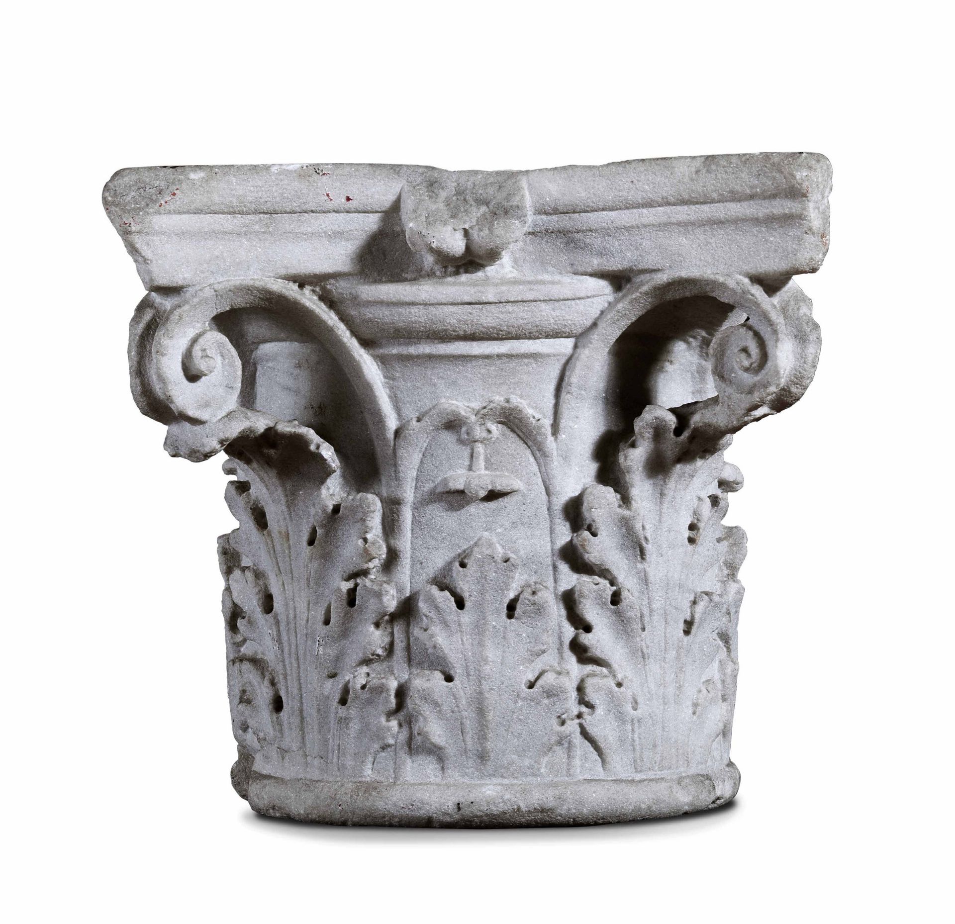 A Corinthian marble capital, Italy, 1400s - cm 38,5x38,5x34. L'elemento [...]