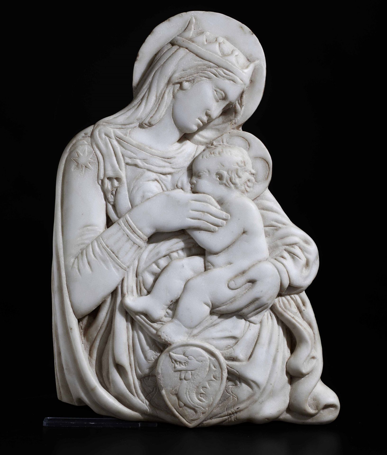 A marble Madonna, attr. A. Federighi, Siena, 1400s - cm 45x31. L'opera è [...]