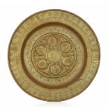 A brass plate, Germany, 1500s - diametro cm 35,3. Cavetto con decorazione a melograni -