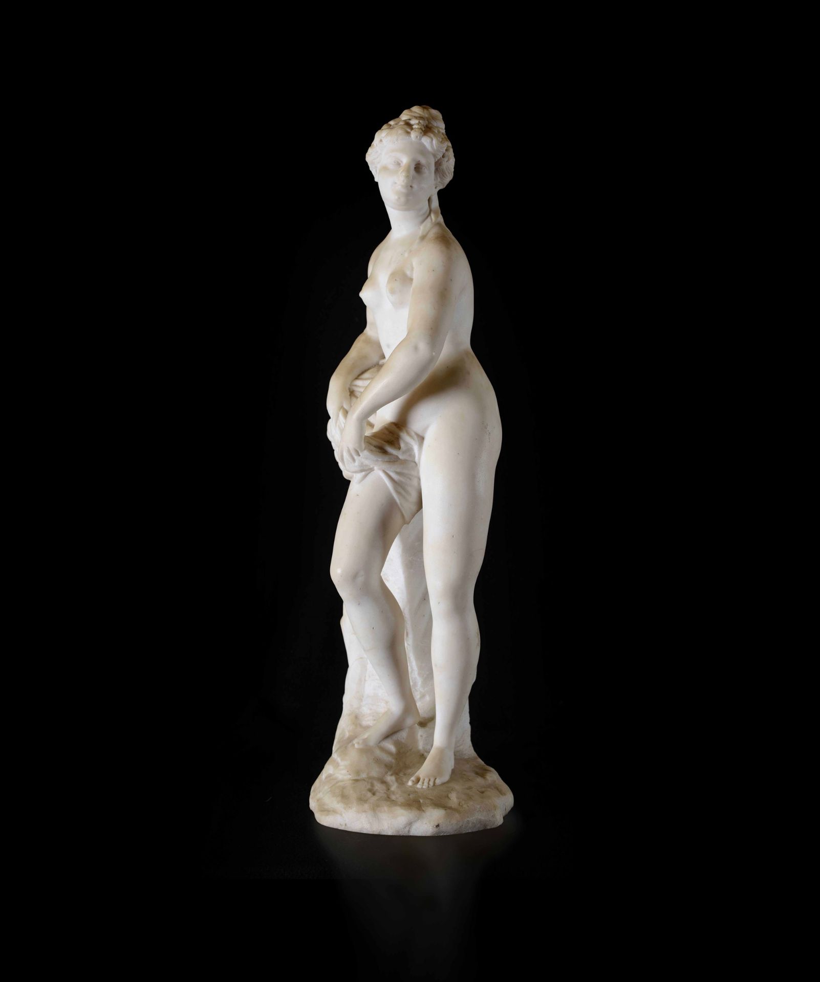 A marble Venus, Italy, 1600s - altezza cm 64 La raccolta e profana composizione, nata [...]