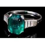 An Emerald and Diamond Ring, 20th Century, in white coloured metal mount, set with rectangular