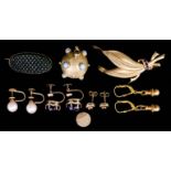 A 14ct Gold and Sapphire Leaf Pattern Brooch, and mixed jewellery, the brooch set with three small